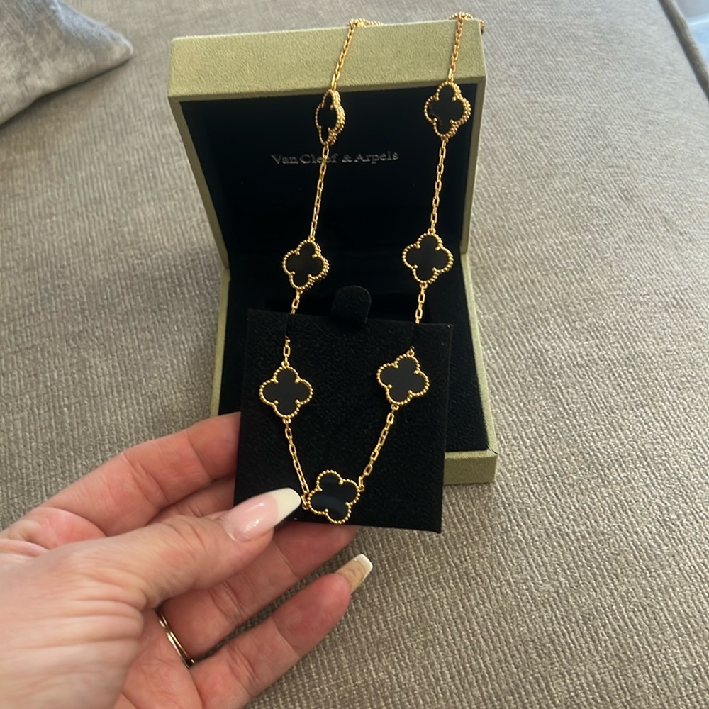 Van Cleef & Arpels clover necklace